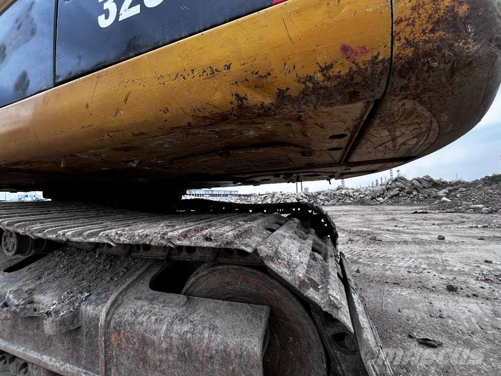 CAT 323 D SA Pásová rýpadla