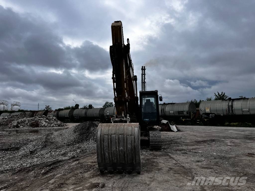 CAT 323 D SA Pásová rýpadla
