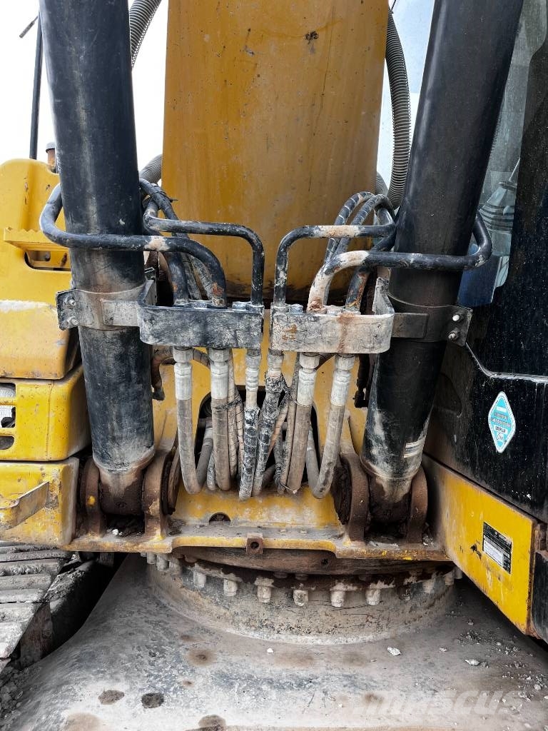 CAT 323 D SA Pásová rýpadla