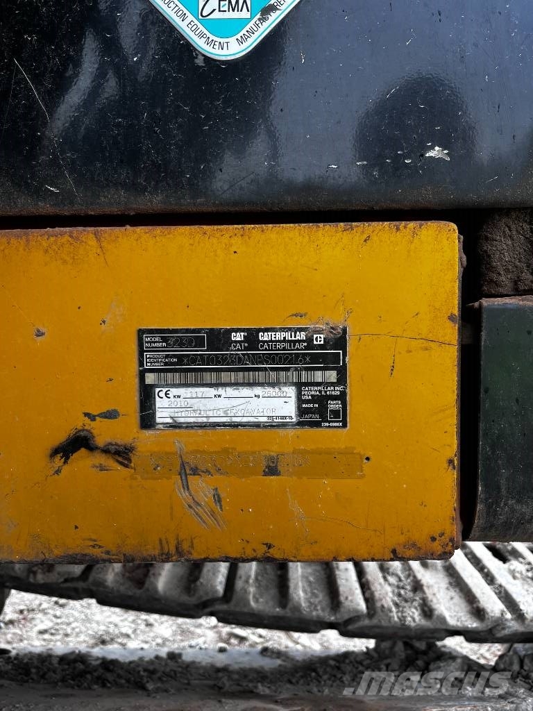 CAT 323 D SA Pásová rýpadla