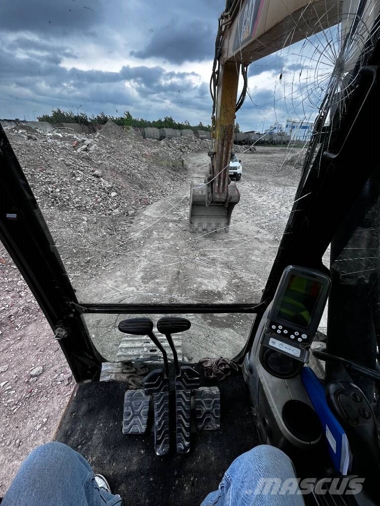 CAT 323 D SA Pásová rýpadla