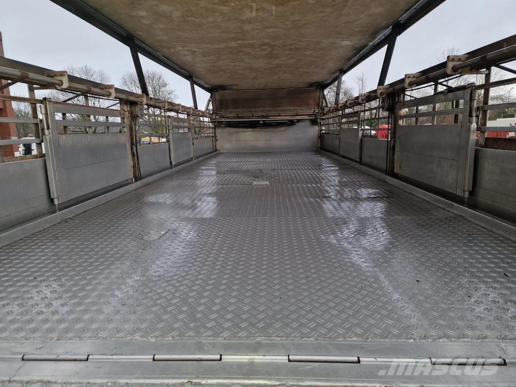 DAF XF 440 SuperSpaceCab 6x2*4 - Cuppers 1-2-3 deck Li Kamioni za transport stoke