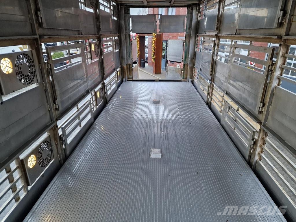 DAF XF 440 SuperSpaceCab 6x2*4 - Cuppers 1-2-3 deck Li Kamioni za transport stoke