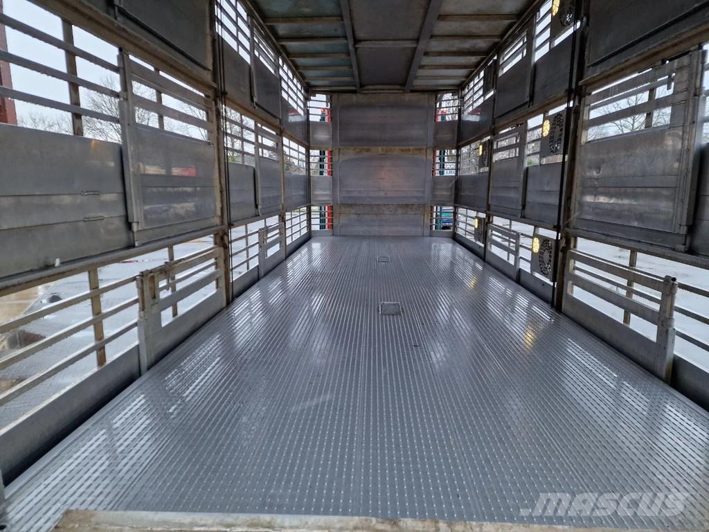 DAF XF 440 SuperSpaceCab 6x2*4 - Cuppers 1-2-3 deck Li Kamioni za transport stoke