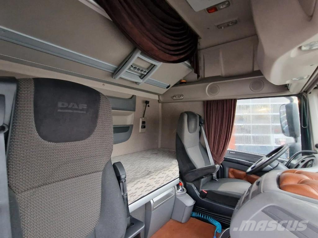 DAF XF 440 SuperSpaceCab 6x2*4 - Cuppers 1-2-3 deck Li Kamioni za transport stoke