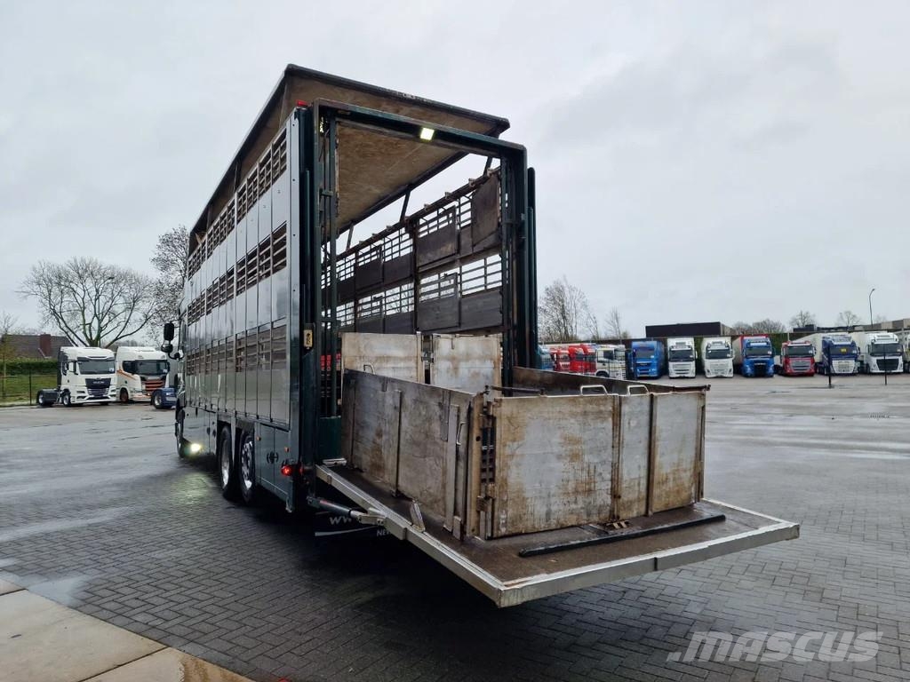 DAF XF 440 SuperSpaceCab 6x2*4 - Cuppers 1-2-3 deck Li Kamioni za transport stoke