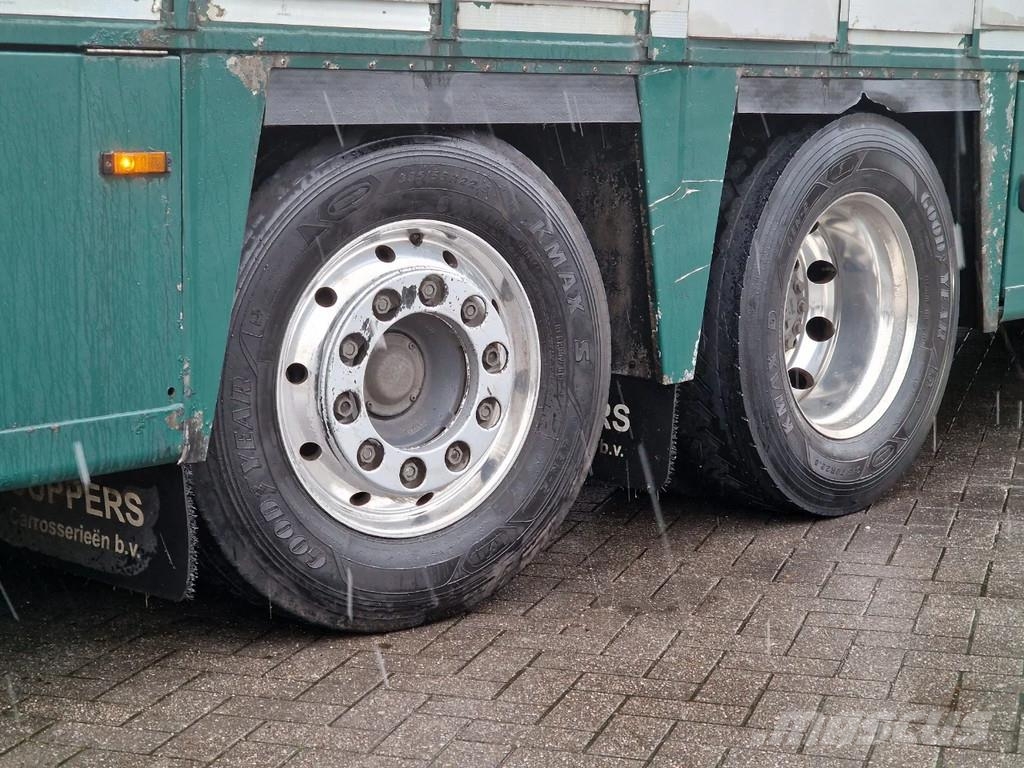 DAF XF 440 SuperSpaceCab 6x2*4 - Cuppers 1-2-3 deck Li Kamioni za transport stoke