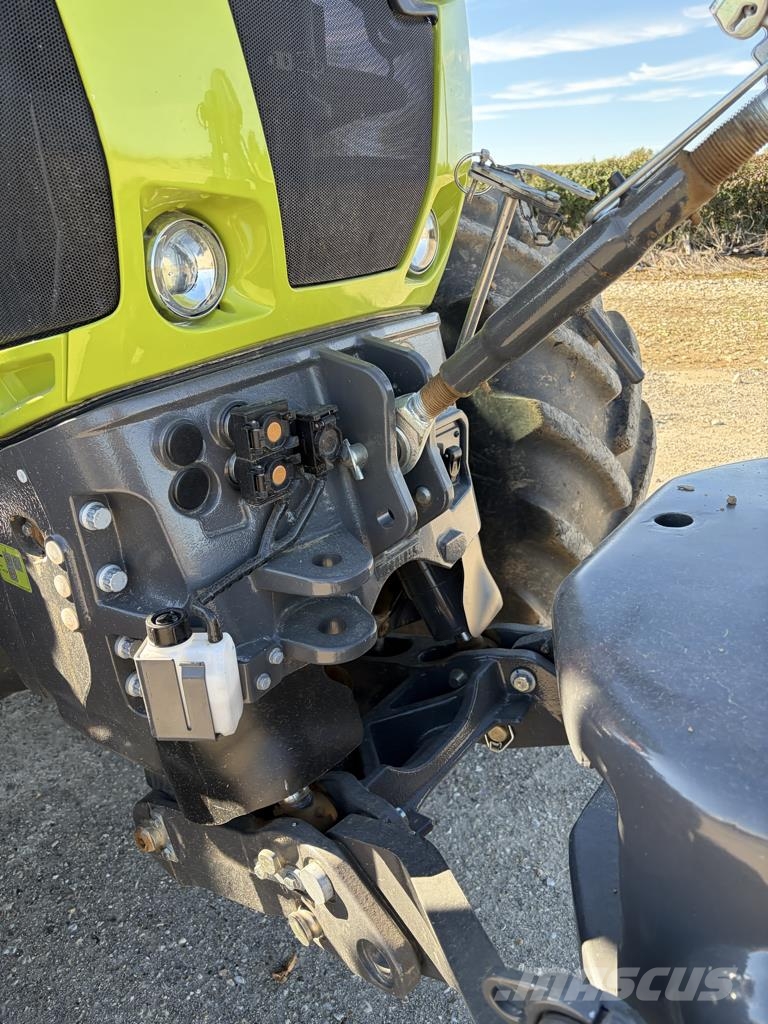 CLAAS AXION 830 CMATIC Traktoriai