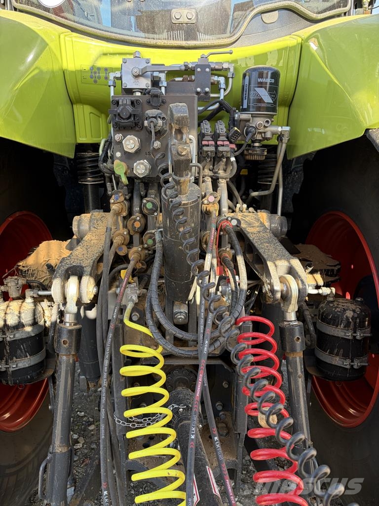 CLAAS AXION 830 CMATIC Traktoriai