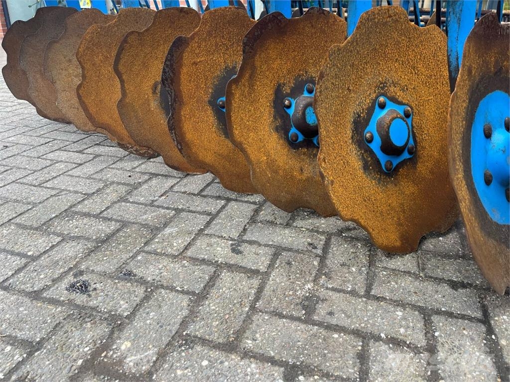 Lemken Rubin 9/300 زحافات ساحقة
