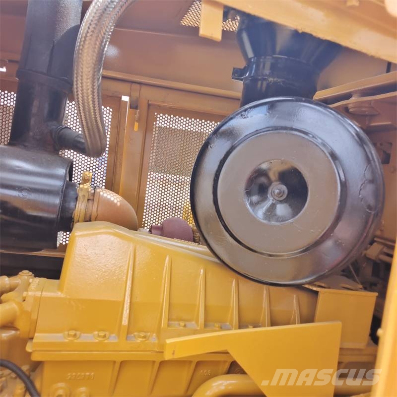CAT D 8 R     Shanghai largest supplier بلدوزرات مجنزرة