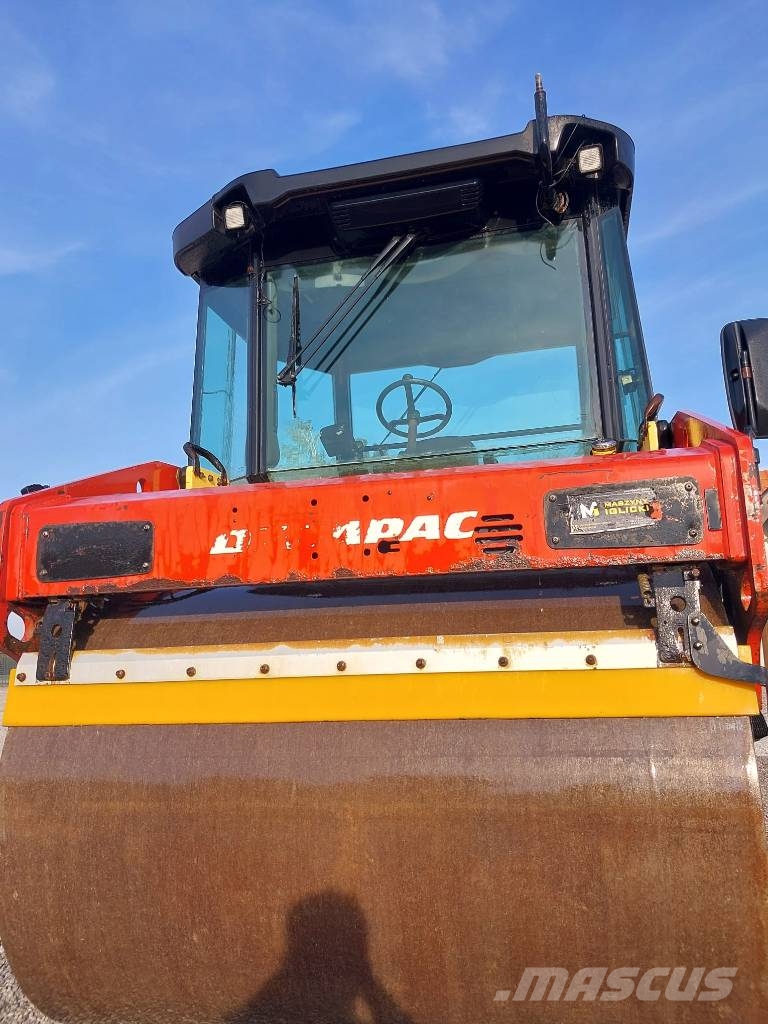 Dynapac CC 424 HF مداحل ثنائية الاسطوانة