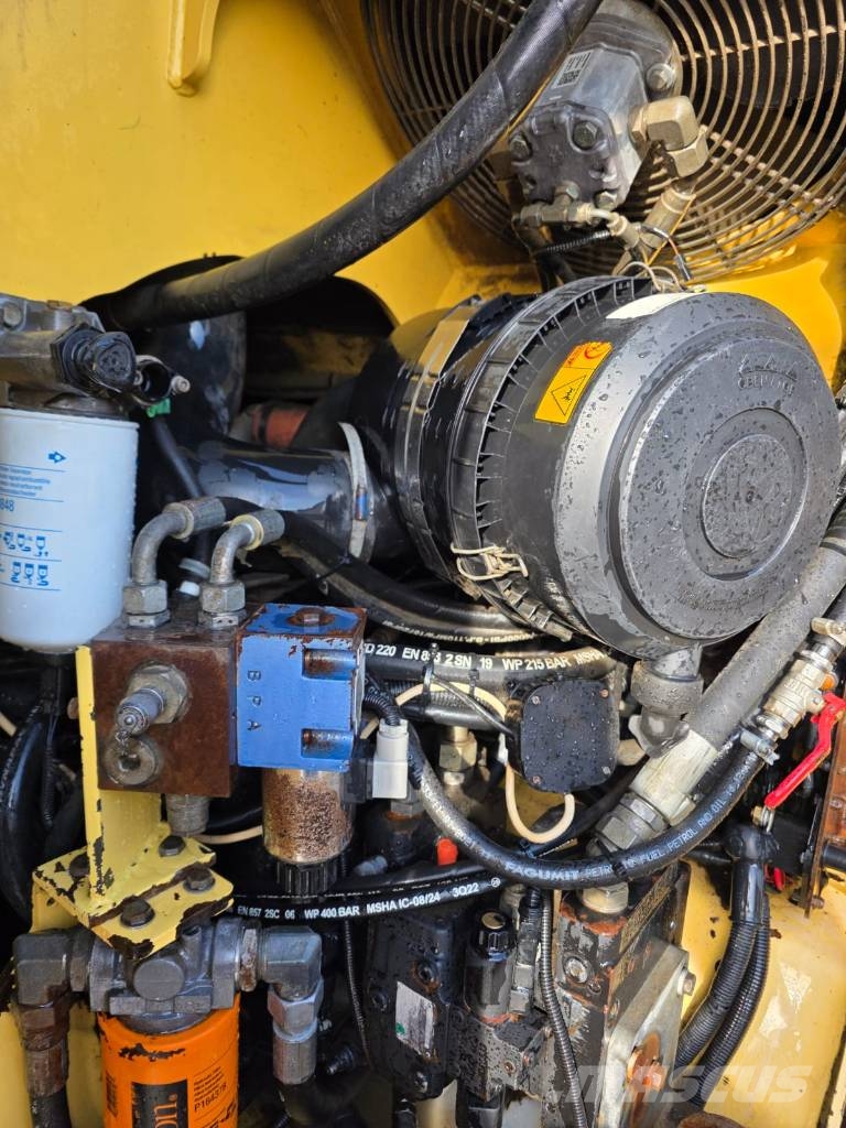 Dynapac CC 424 HF مداحل ثنائية الاسطوانة