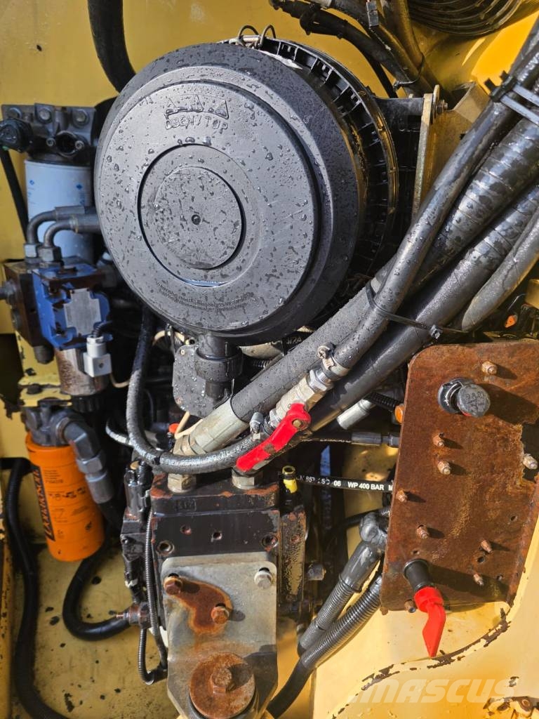 Dynapac CC 424 HF مداحل ثنائية الاسطوانة