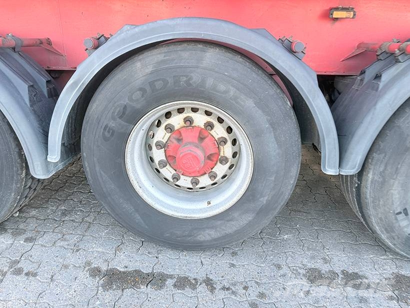 Kel-Berg Tipper / Kippauflieger 37 m3 Tipper semi-trailers