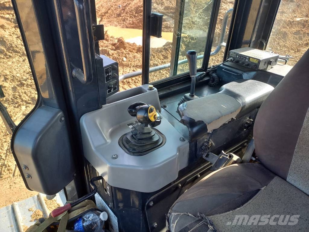 Komatsu D 61 PXi-24 lánctalpas dózerek