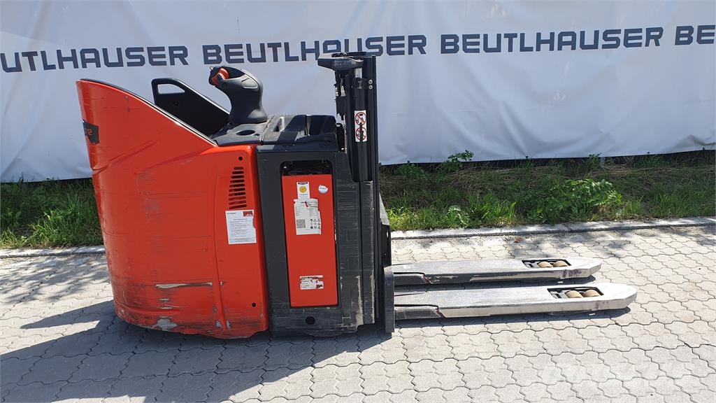 Linde D12SP 行走式堆垛机