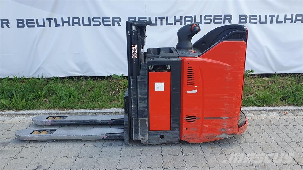 Linde D12SP Platvormiga virnastajad