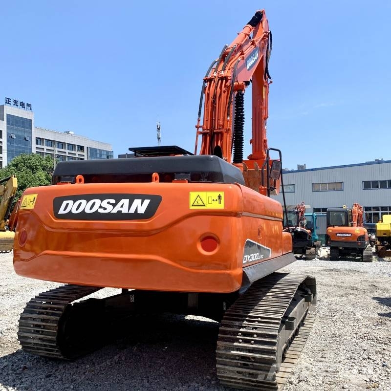 Doosan DX 300 LC Bagri goseničarji