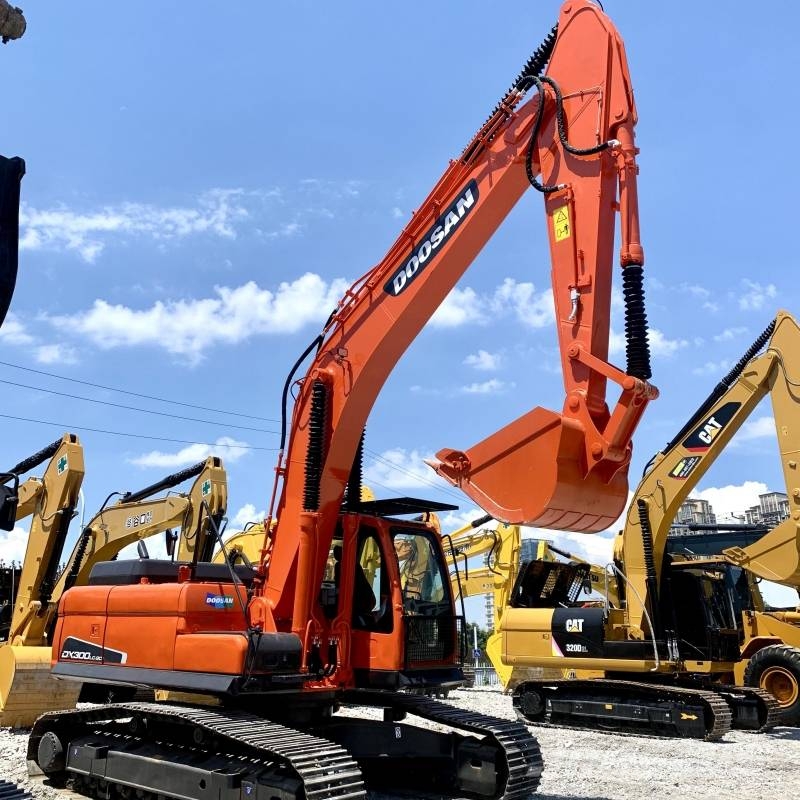 Doosan DX 300 LC Bagri goseničarji