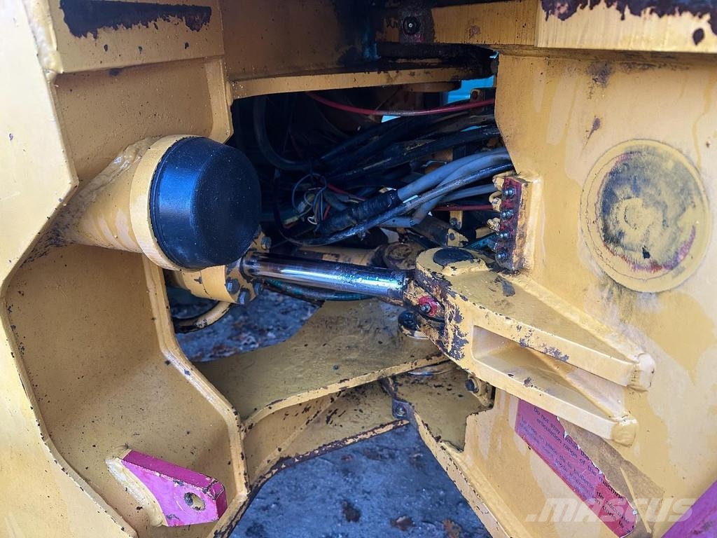 Liebherr L541 Included spare wheels  휠로우더