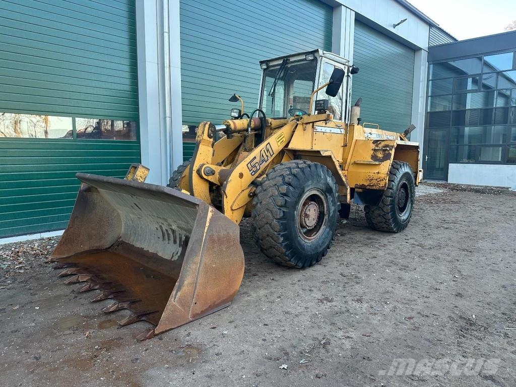 Liebherr L541 Included spare wheels  휠로우더
