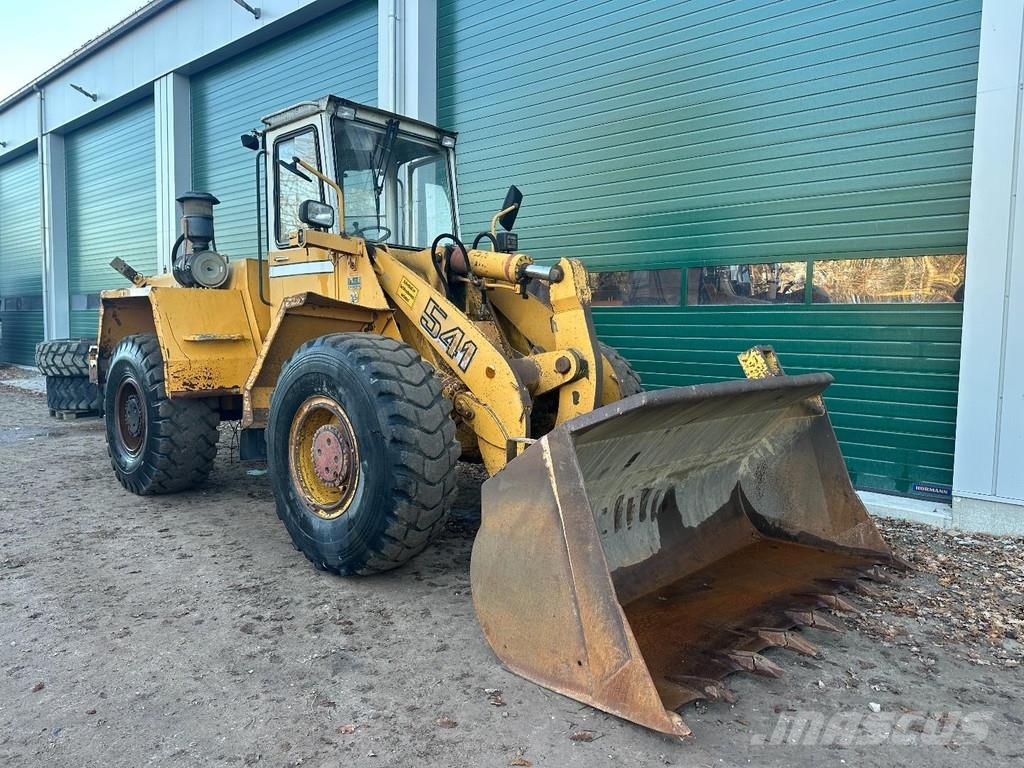 Liebherr L541 Included spare wheels  휠로우더