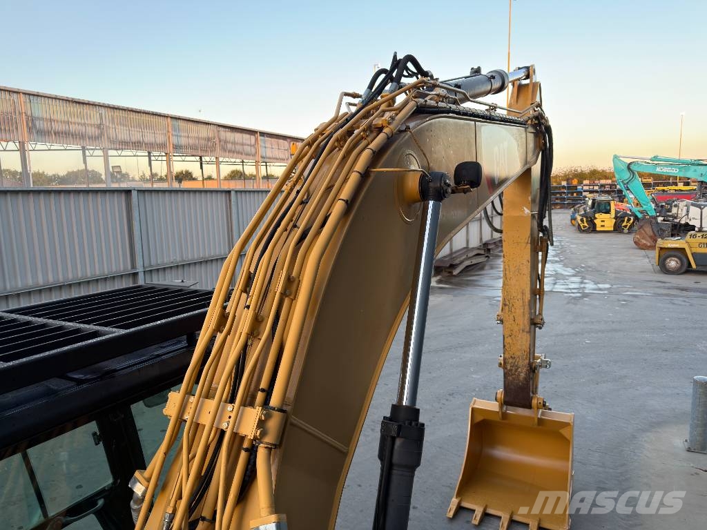 CAT 320E L Telakaivukoneet