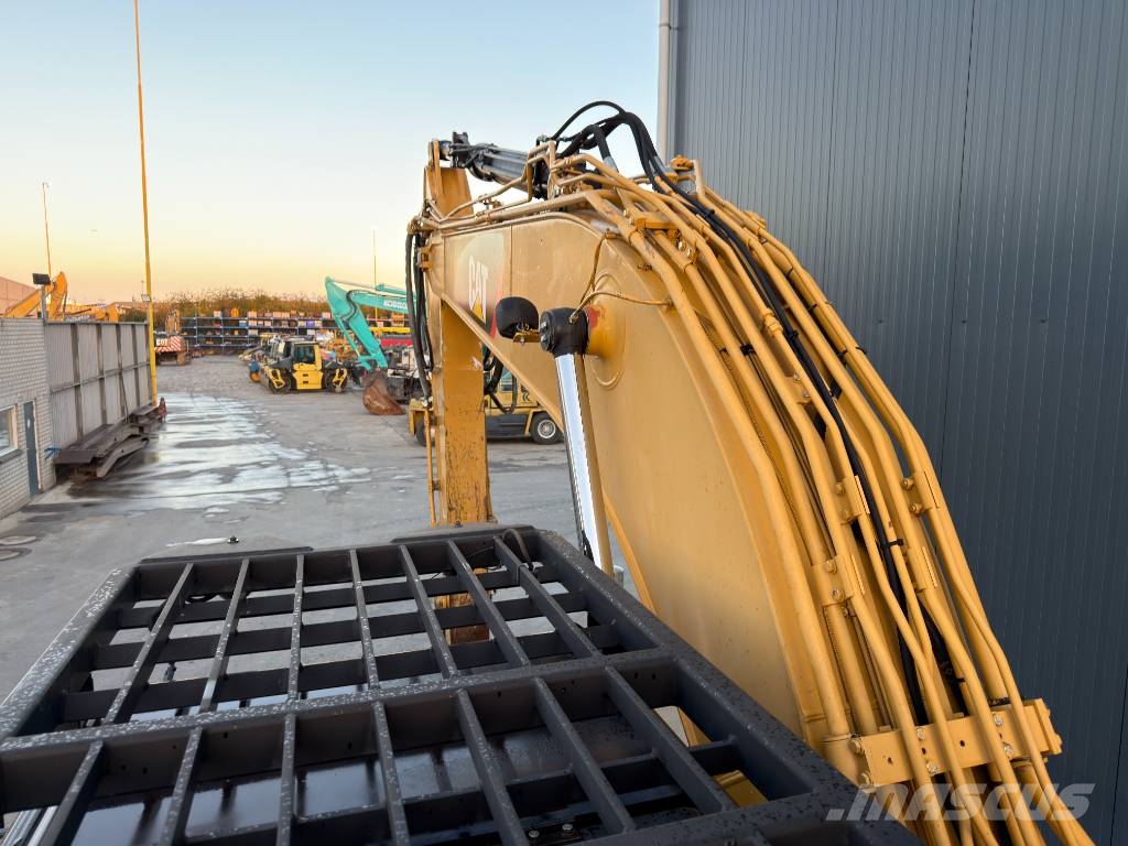 CAT 320E L Telakaivukoneet