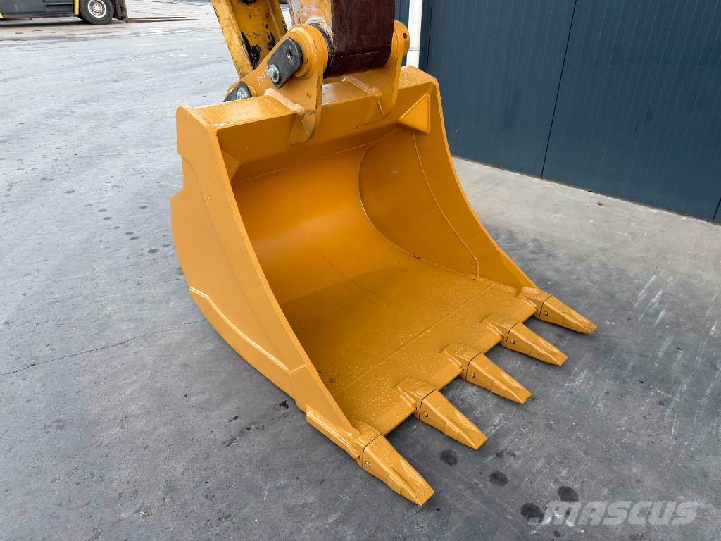 CAT 320E L Telakaivukoneet