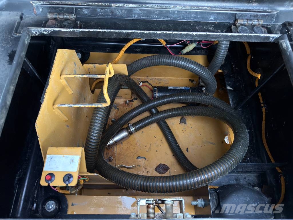 CAT 320E L Telakaivukoneet