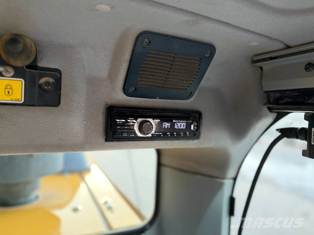 CAT 320E L Telakaivukoneet