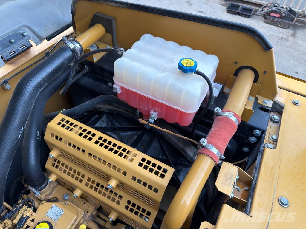 CAT 320E L Telakaivukoneet