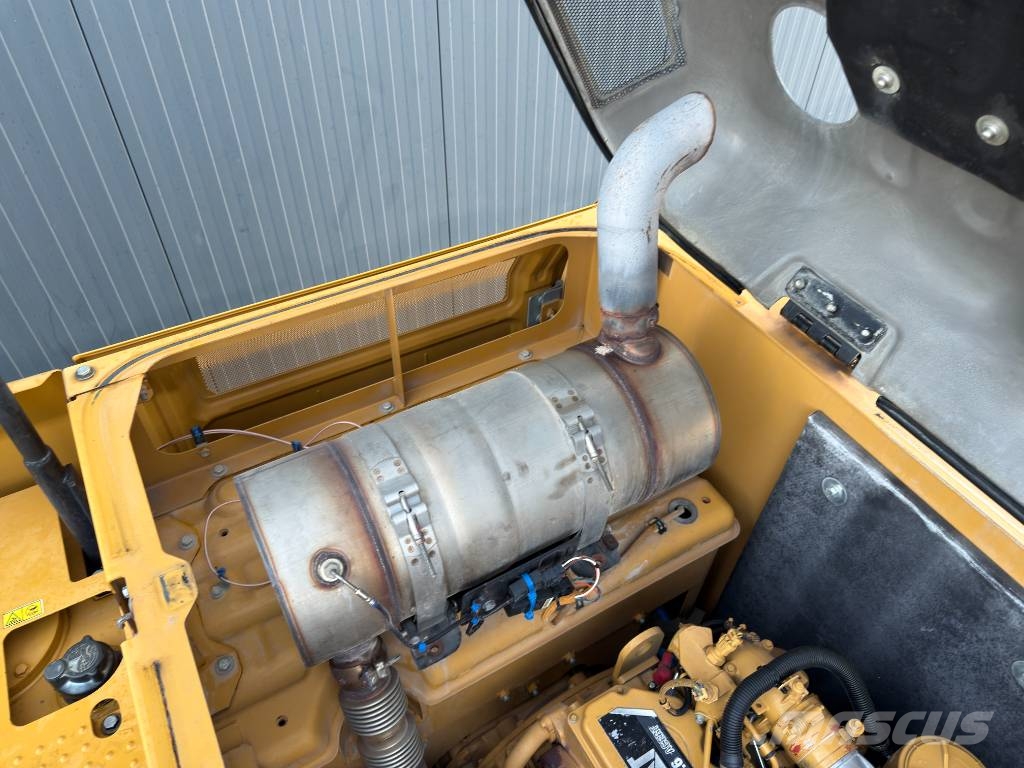 CAT 320E L Telakaivukoneet