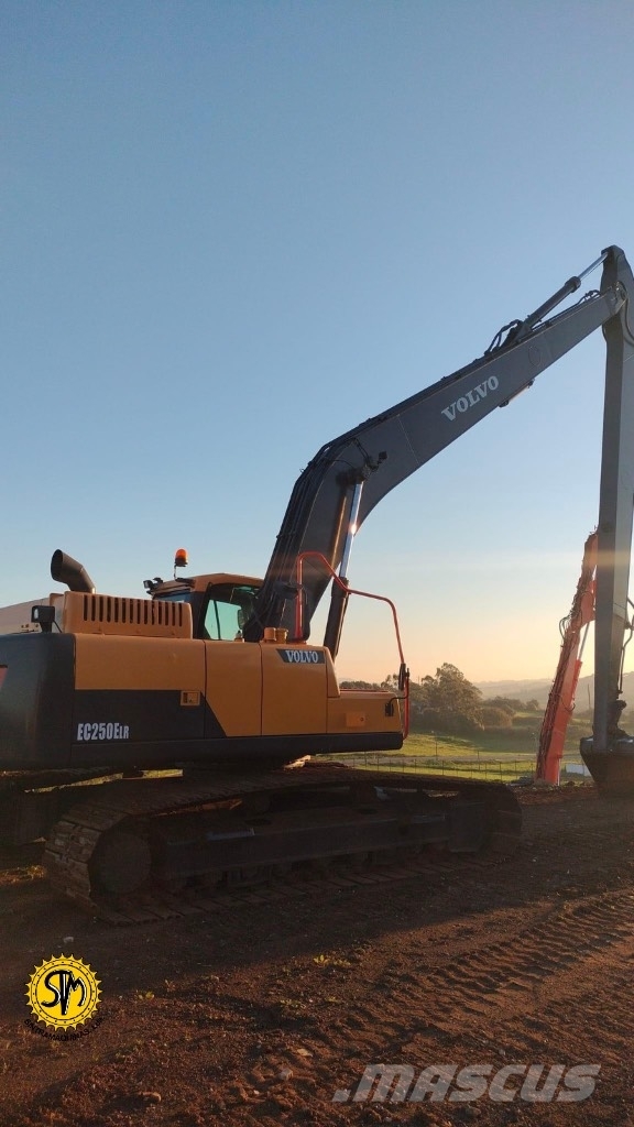 Volvo EC 250 D Pásové rýpadlá