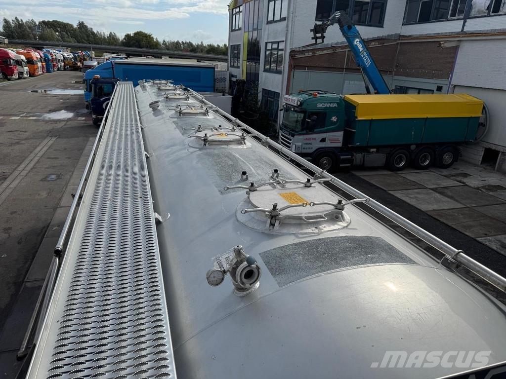 LAG O-3-40 02 3 AXLE - KIPPER - 61.000 LITER TANK Tankopleggers