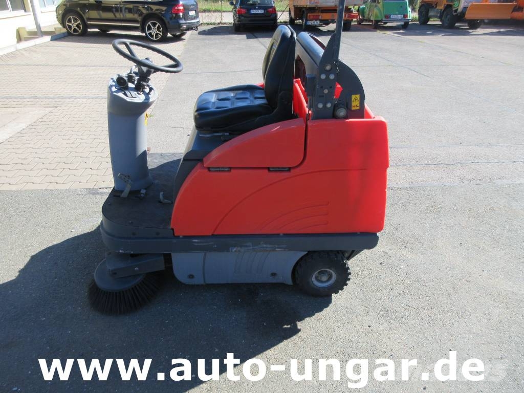 Hako Jonas 980VH Benzin Parkplatzkehrmaschine Lakaisukoneet