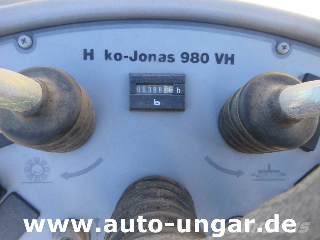 Hako Jonas 980VH Benzin Parkplatzkehrmaschine Lakaisukoneet