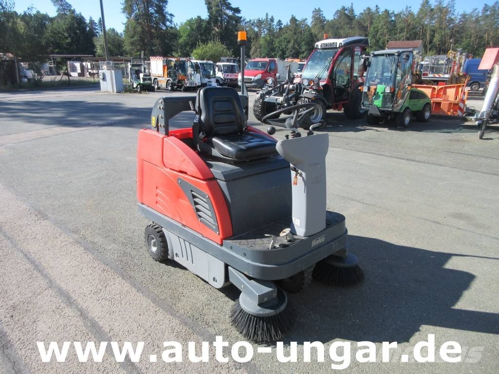 Hako Jonas 980VH Benzin Parkplatzkehrmaschine Lakaisukoneet