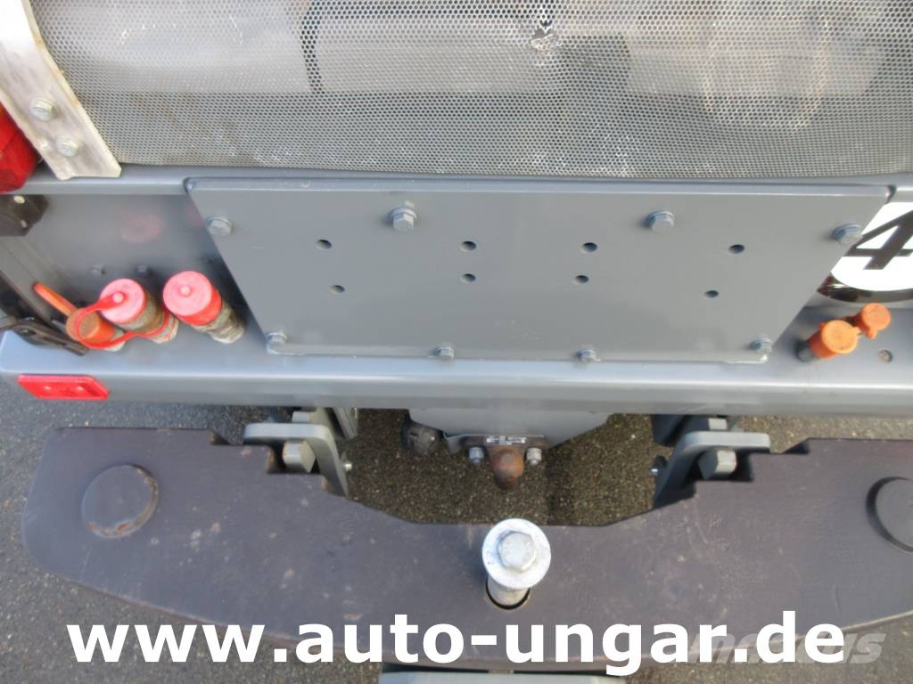 Kärcher MIC 84 Geräteträger 4x4 mit Frontlader Hoflader ناقلات الأدوات
