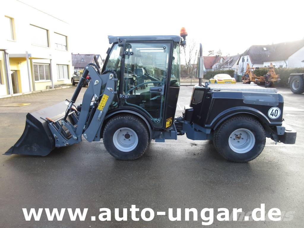 Kärcher MIC 84 Geräteträger 4x4 mit Frontlader Hoflader ناقلات الأدوات