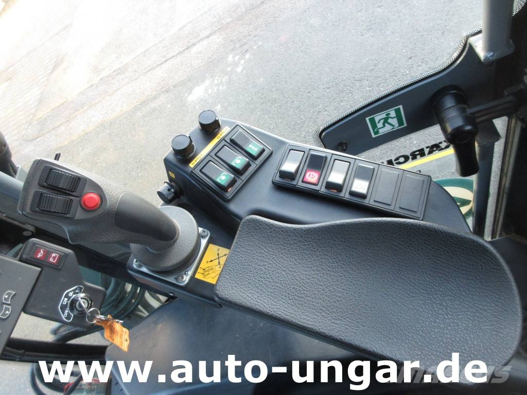 Kärcher MIC 84 Geräteträger 4x4 mit Frontlader Hoflader ناقلات الأدوات