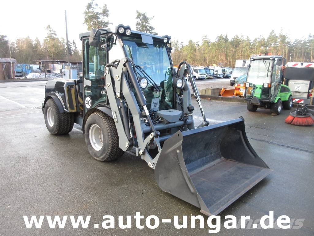 Kärcher MIC 84 Geräteträger 4x4 mit Frontlader Hoflader ناقلات الأدوات