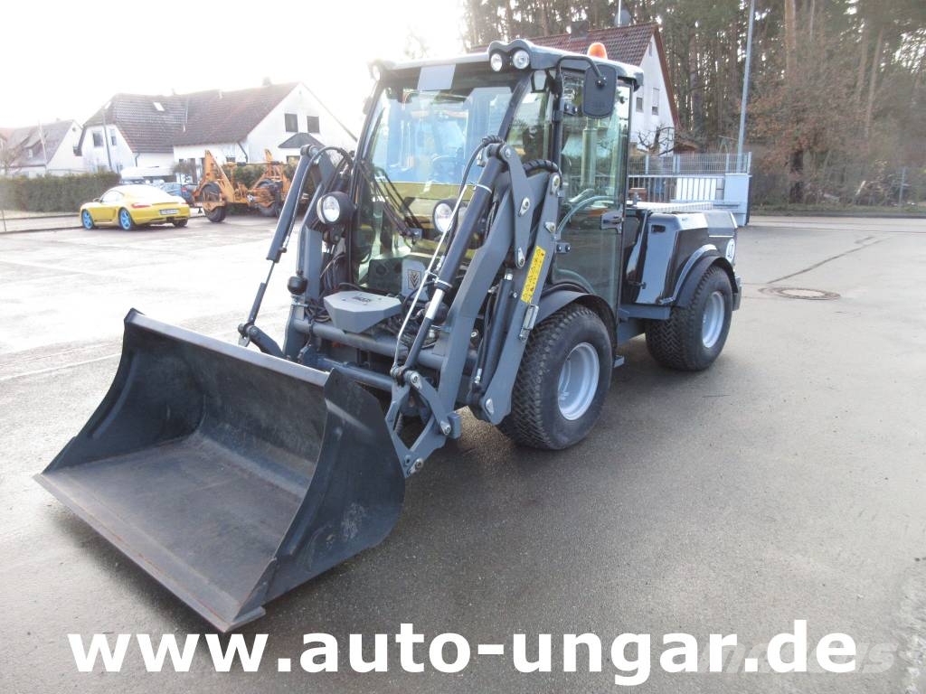 Kärcher MIC 84 Geräteträger 4x4 mit Frontlader Hoflader ناقلات الأدوات
