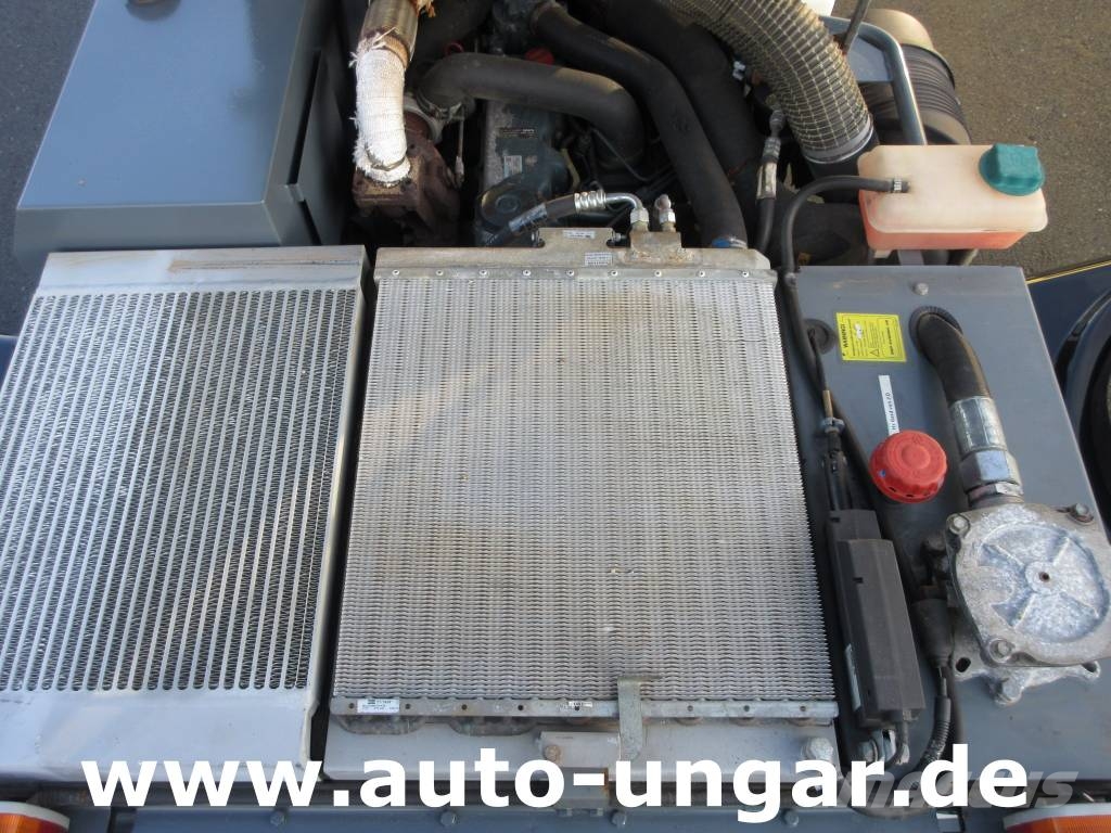 Kärcher MIC 84 Geräteträger 4x4 mit Frontlader Hoflader ناقلات الأدوات