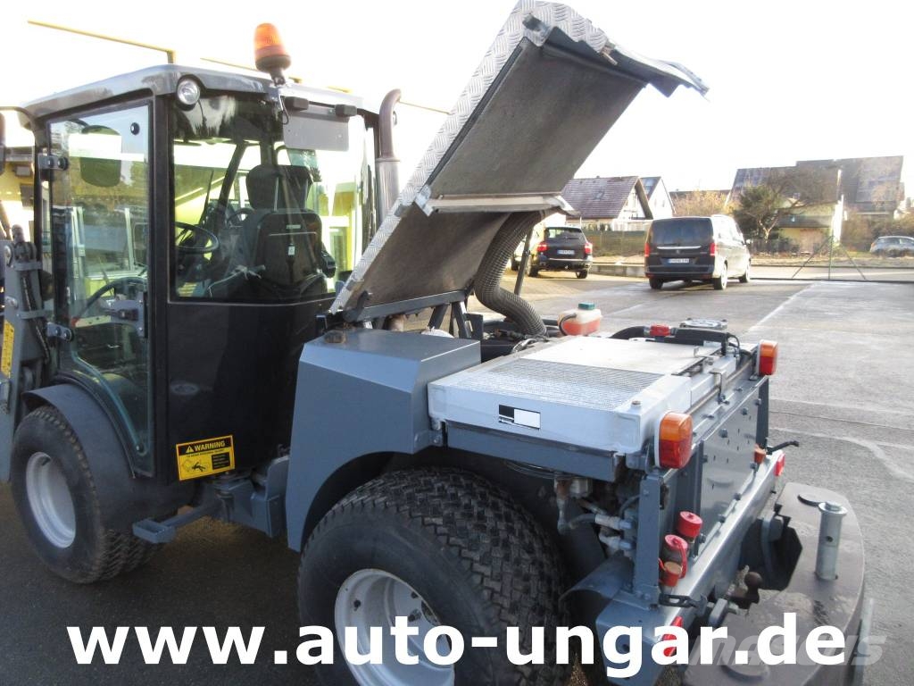 Kärcher MIC 84 Geräteträger 4x4 mit Frontlader Hoflader ناقلات الأدوات