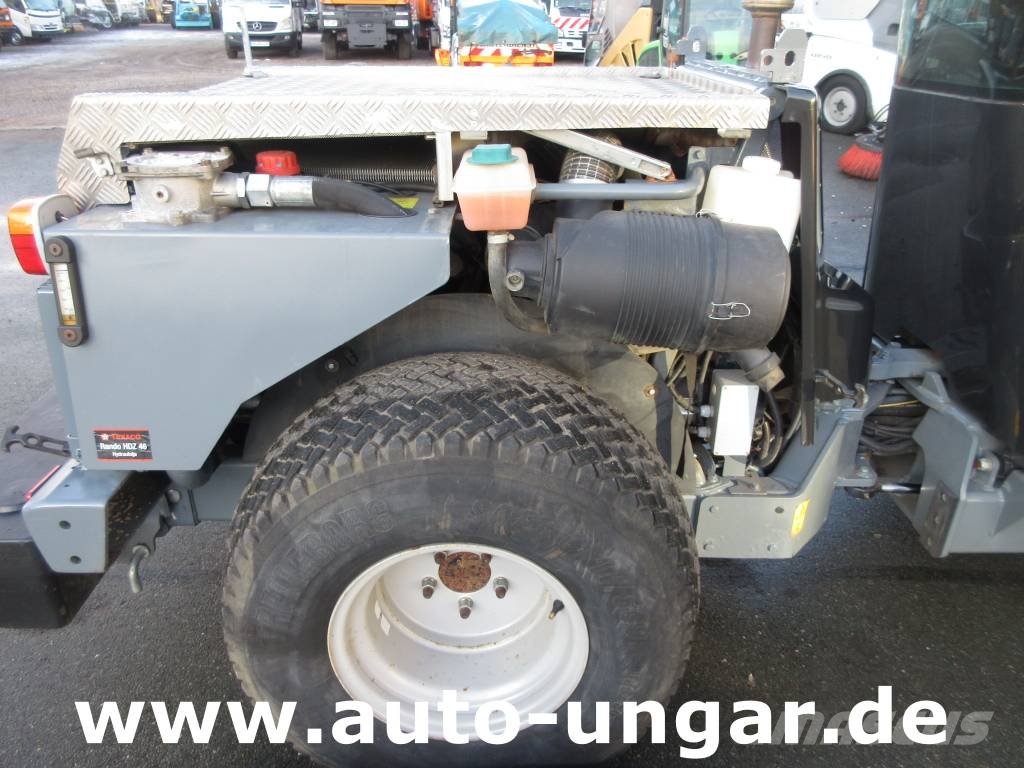 Kärcher MIC 84 Geräteträger 4x4 mit Frontlader Hoflader ناقلات الأدوات