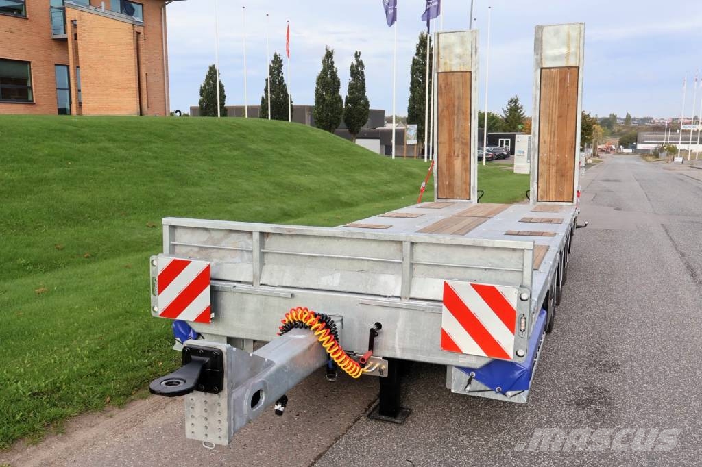 AMT MK300 3 akslet maskinkærre med enkeltramper Flatbed/Dropside trailers