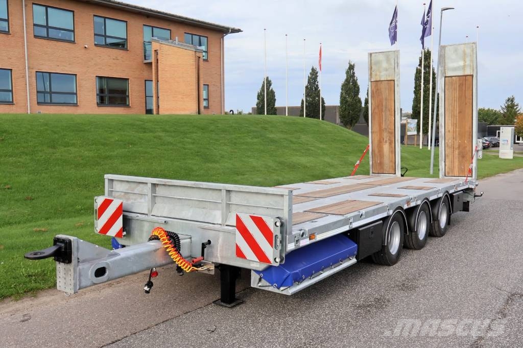 AMT MK300 3 akslet maskinkærre med enkeltramper Flatbed/Dropside trailers