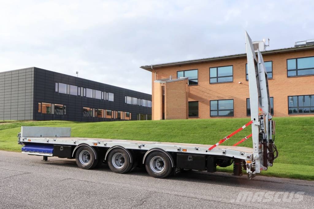 AMT MK300 3 akslet maskinkærre med enkeltramper Flatbed/Dropside trailers